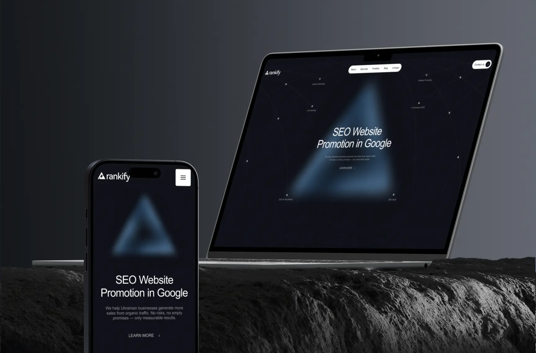 Головний екран сайту Rankify на ноутбуці та смартфоні з темною SEO-концепцією